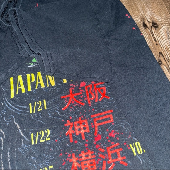 Guns n Roses Japan Tour Band Tee Shirt 2017 rare htf large goggles swords - Picture 14 of 16